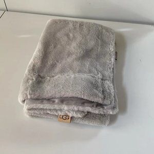 Ugg Standard/Queen Pillowcase (x2): Polar